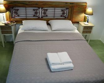 'The Cedar'minimal,traditionally decorated terrace house with sea view 3 - Plaka - Bedroom