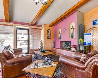 Best Western Mission Inn - Las Cruces - Living room