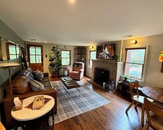 The Poet at Lake Harmony - Lake Harmony - Living room