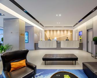 Home Inn Style Changsha Xindaxin Wuyi Square Metro Station - Changsha - Lobby