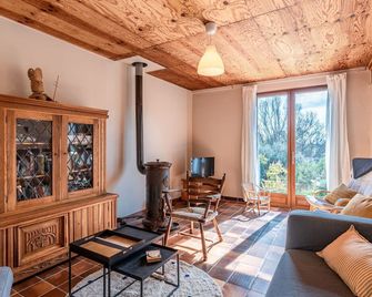 Holiday Home Svyntha by Interhome - Prunelli-di-Fiumorbo - Sala de estar