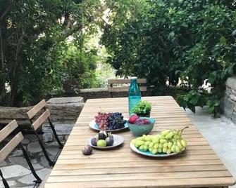 Giannakis' Filoxenia - Naksos - Patio