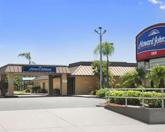 Howard Johnson by Wyndham Winter Haven FL - Winter Haven - Building