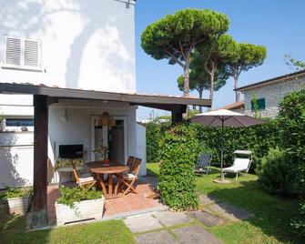 Casa Marina for your nice vacation in Forte dei Marmi - Forte dei Marmi - Patio