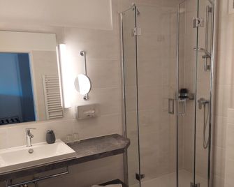 Hotel Stadt Gernsbach - Gernsbach - Bathroom