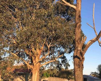 2 bedroom private unit with enclosed back yard - Bairnsdale - Außenansicht