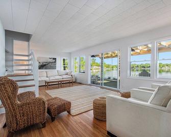 Esther House - Beautiful, Newly Renovated Lakehouse on Paw Paw Lake - Watervliet - Sala de estar