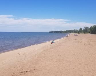 1932 Charming Cottage at the Lake - Ontonagon - Beach