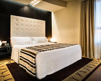 Sardegna Hotel - Suites & Restaurant - Cagliari - Schlafzimmer