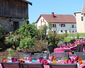 Le Champ des Lys - Amancey - Патіо