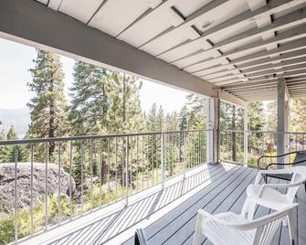 Contemporary lakeview condo with stunning view, WiFi, balcony - close to lake - Lakeshore - Balcony