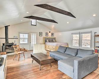 Chic Prattsville Studio w/ Private Hot Tub! - Prattsville