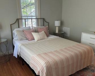Hill Crest Cottage in Horse Capital of KY! Sleeps 6 - Paris - Habitación