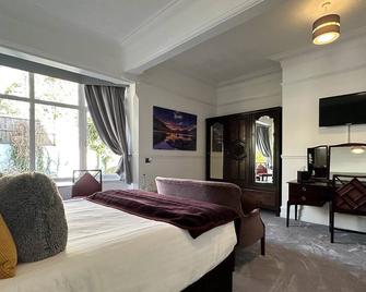 Craig-y-Dderwen Riverside Hotel - בטווס אי קואד - חדר שינה