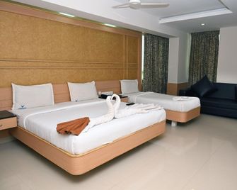 Hotel Varshan International - Erode - Bedroom