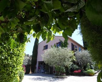 La Sapiniére -chambres climatisées - Vaison-la-Romaine - Building