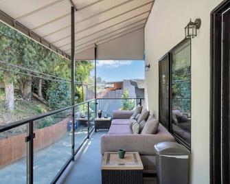 5 min WALK to Universal with Steam Room - Los Angeles - Balkon