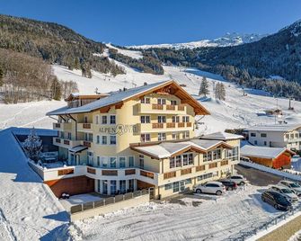 Hotel Alpen-Royal - Jerzens - Building