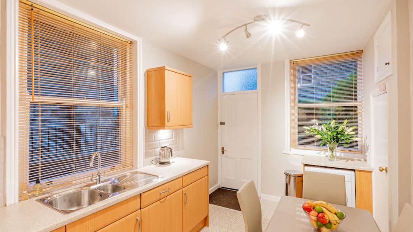 Harlow View, Harrogate - 2 bedroom apt. Dog Friendly. Free Parking.