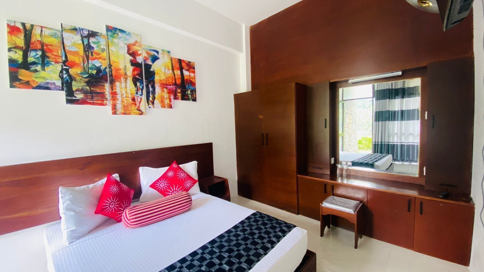 Aloft Grand Hotel - Ella