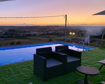 Agriturismo Villa Bordone - Villafranca d'Asti - Басейн