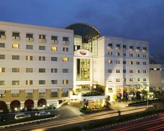 Surabaya Suites Hotel Powered by Archipelago - Surabaya - Bangunan