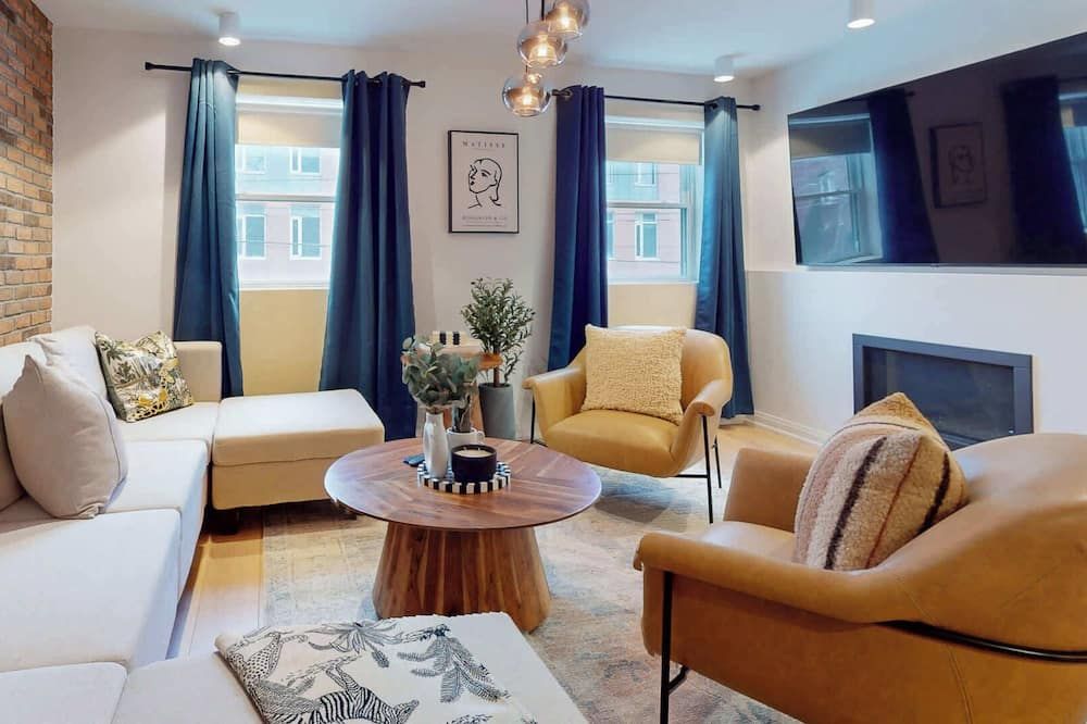 Casa Hotel Elegant 2BR Suite in Leslieville - טורונטו