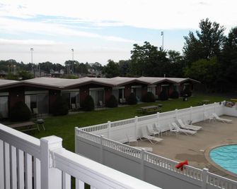 Nader's Motel & Suites - Ludington - Piscine