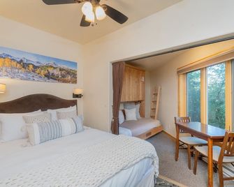 Charming Studio w Kitchenette, Hot Tub Near River condo - Telluride - Habitación