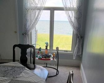 Lakehouse On The Lake - Lorain - Bedroom