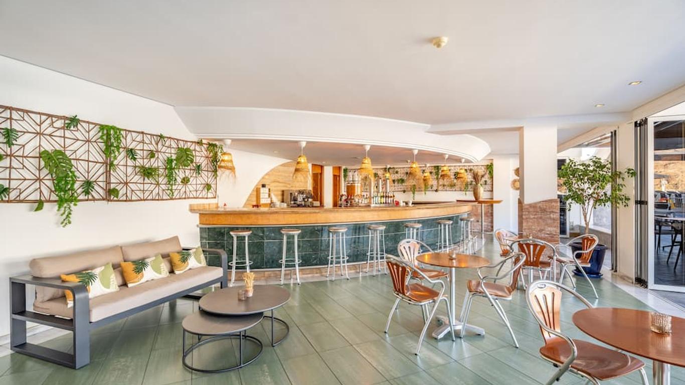 Apartamentos Cabau Cala Nova