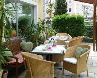 Hotel Pension Lindenhof - Prien am Chiemsee - Patio
