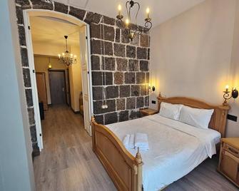 Old Avenue Hotel - Gyumri - Bedroom