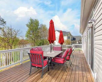 Lake Anna Waterfront - Sleeps 21 - Dock for 3 Boats - Orange - Balcón