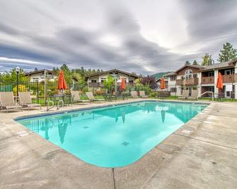 Sunny condo w/ a balcony, shared pools, hot tub, game room - near downtown - Leavenworth - Pool