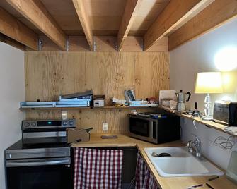 Artsy, classy beachside loft within walking distance of restaurants and bars. - Biển Huntington - Phòng bếp