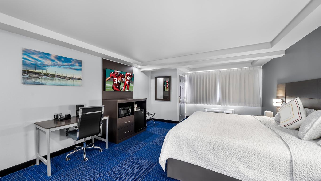 Admiralty Inn & Suites - a Red Collection Hotel