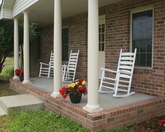 Country Home 30 Minutes from Downtown Nashville! No Pets Allowed. - Murfreesboro - Patio