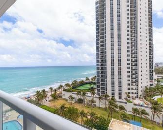 Espectacular Ocean View Studio - Sunny Isles Beach - Balcón