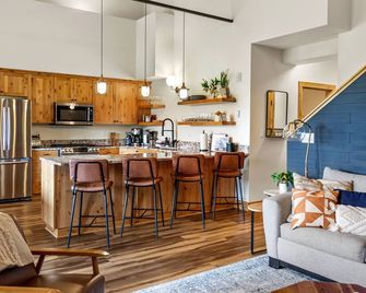 The Clyde - Your Cozy & Luxurious Mt Hood Retreat - Government Camp - Cocina