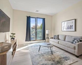 Fabulous 2br ! Free Parking ! 30 Min To Nyc ! - Ньюарк