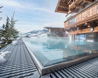 Hotel Astrid - Ski In - Ski Out - Saalbach - Pool