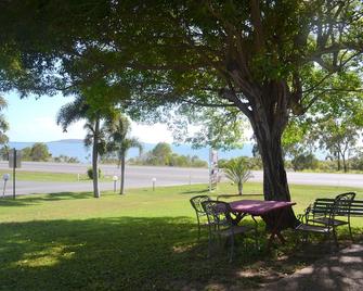 Ocean View Motel Bowen - Bowen - Patio