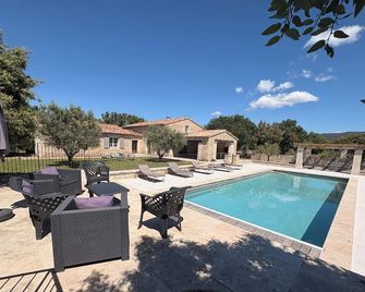 Farmhouse on the heights of Bonnieux - Bonnieux - Pool