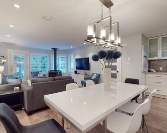 2BR Renovated Townhouse in Benchlands by Harmony Whistler - Whistler - Comedor