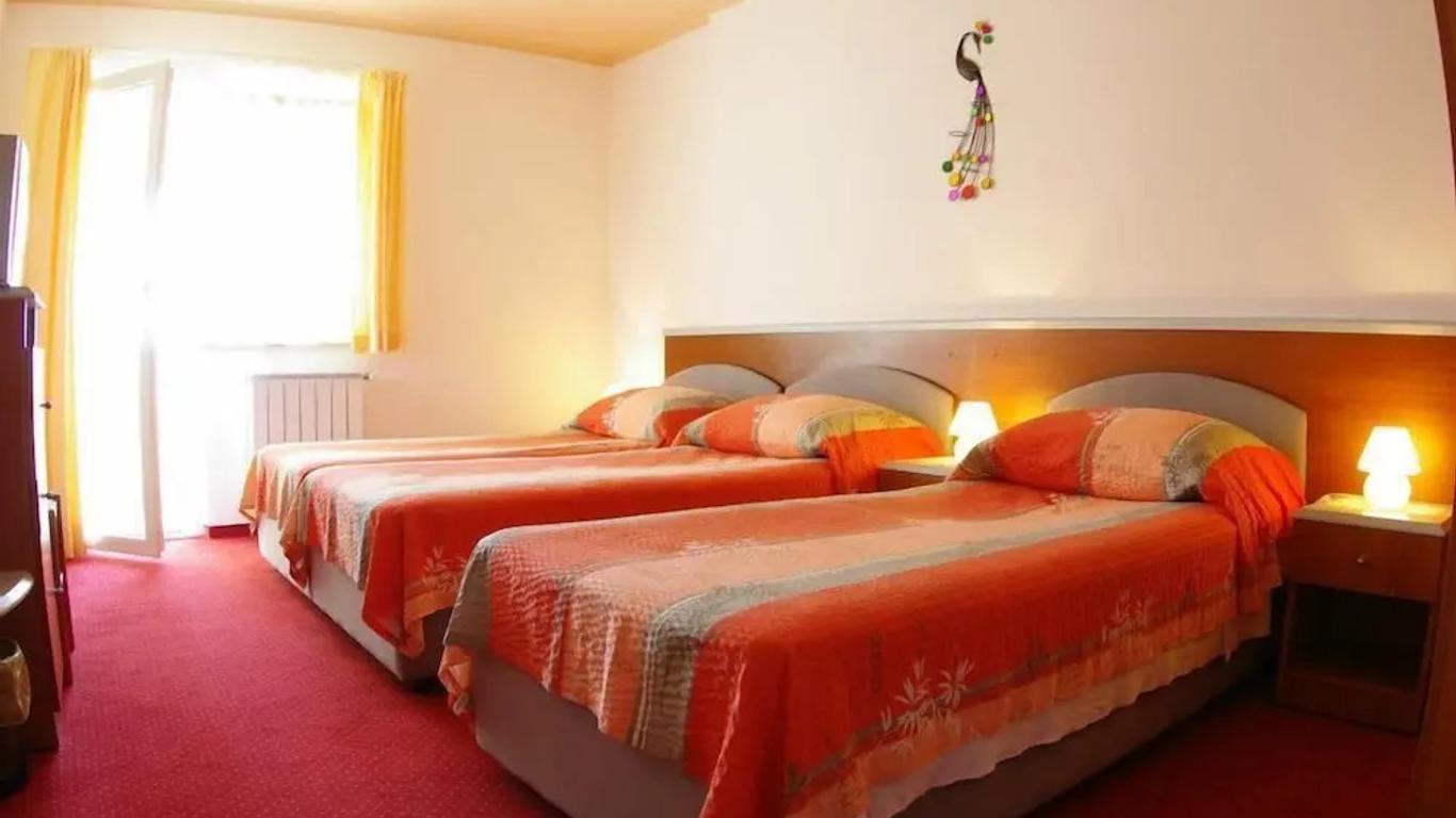 Hotel Holiday