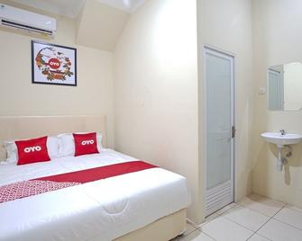 Innjoy Transm Banyumanik By OYO Rooms - Semarang - Bedroom