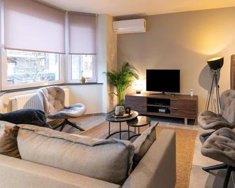 Duplex Apartment in the shopping street of Maasmechelen - Maasmechelen - Salon