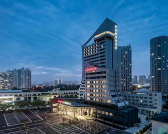 Hampton by Hilton Qinhuangdao Jinmeng Bay - Qinhuangdao - Widok na zewnątrz