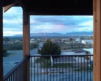 Budget Host Inn Tombstone - Tombstone - Balkón